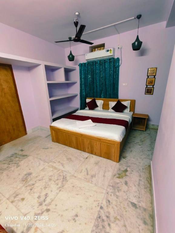 Goroomgo Rail View Guest House Puri in Puri