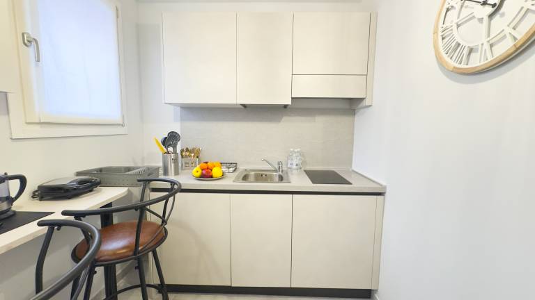 Family-oriented holiday apartment with patio | City view — photo 3
