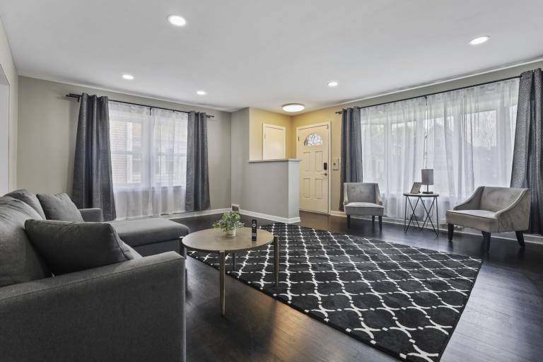 Holiday apartment with garden in Des Plaines, IL