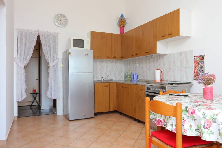 Two bedroom apartment near beach Lokva Rogoznica, Omiš (A-2762-a) — photo 4