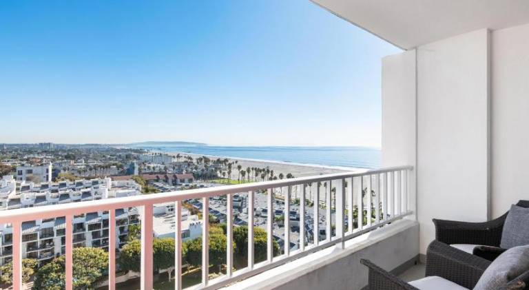 The violet-Santa Monica highrise beach front&view — photo 5