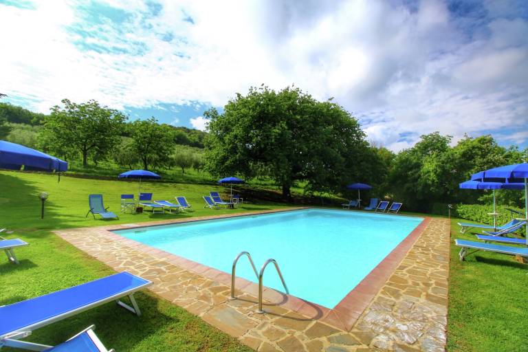 Farm with pool, garden & BBQ — photo 4