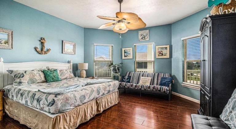 Retreat Steps to Beach Dog Haven Sleeps 12 — photo 2