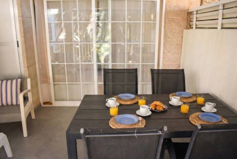 Family-friendly apartment with fast internet & terrace | Sea view | Next to the beach | Perfect for remote work | Pets are welcome — photo 4