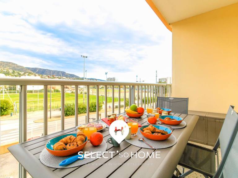 Bright apartment with terrace in Lavandou, near the beach in Le Lavandou