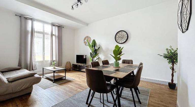 Apartment with 1 room for 4 persons in Montlucon