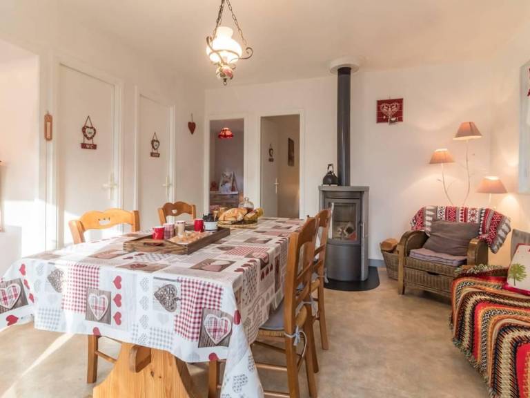 Forest chalet in Morvan: Relaxation, kids, pets welcome — photo 3