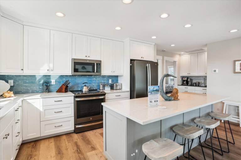Family-oriented spacious house with barbeque, jacuzzi & private pool | Beach view | Next to the beach | Pets allowed — photo 5