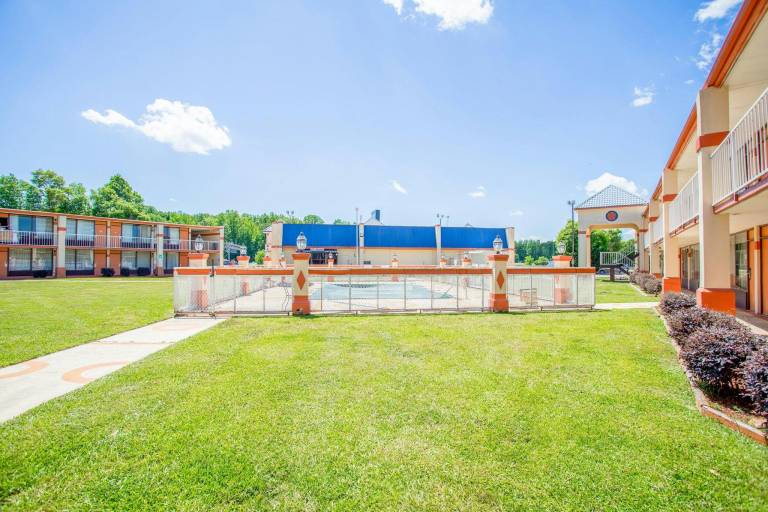OYO hotel Greensboro east I 40 — photo 3