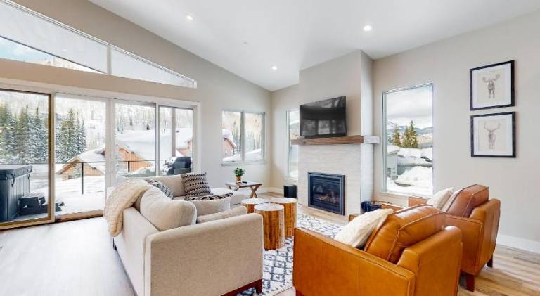 Vacation home with jacuzzi & pool in Durango, CO