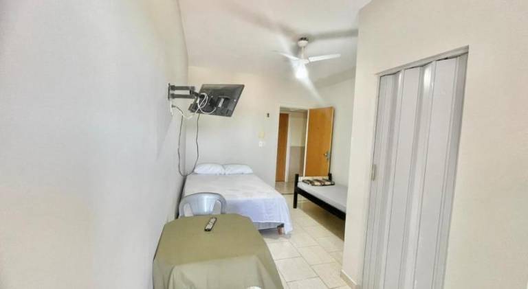 Serviced apartment with yard, pool & terrace — photo 4