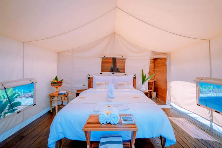 Tent with barbeque, patio & yard — photo 2