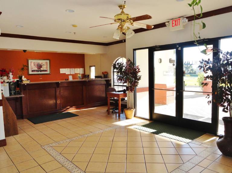 Americas Best Value Inn Brownsville — photo 3
