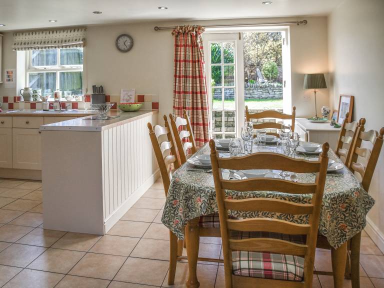 Child-friendly lovely cottage with pool | River view | Pets allowed — photo 4