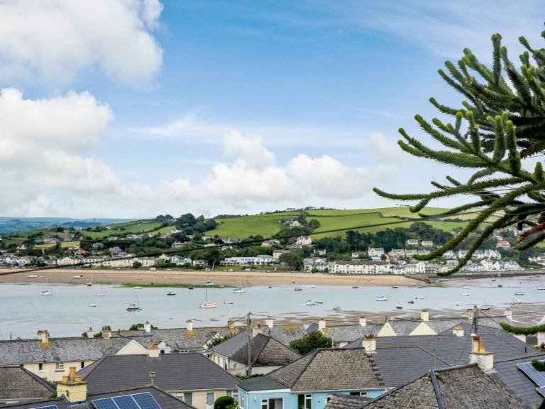 Cottage with yard | Water view in Bideford