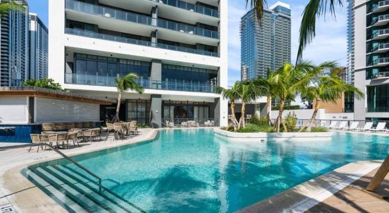 Holiday apartment with pool | Next to Bayside Marketplace — photo 3