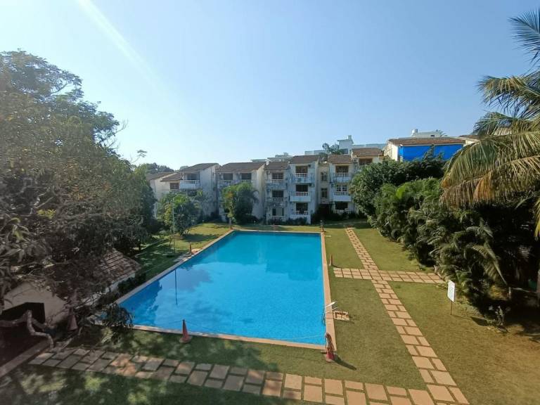 Apartment with pool — photo 2