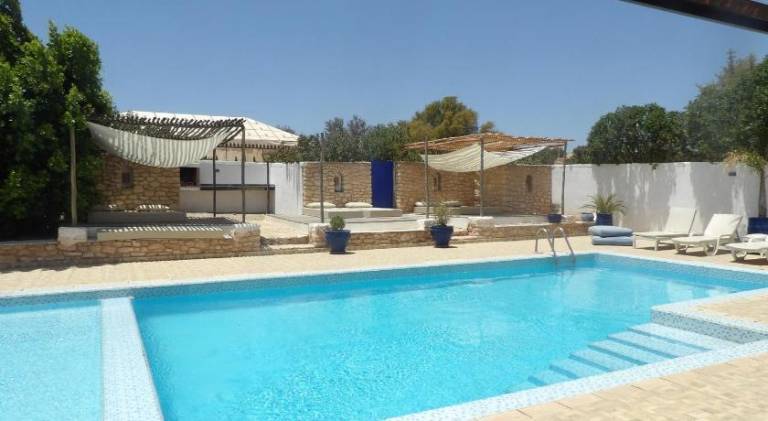 300 m&sup2; Villa