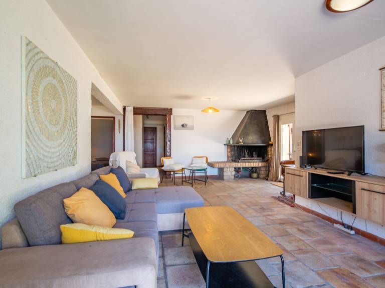 Family-friendly charming vacation home with garden, grill & patio | Sea view | Pets allowed — photo 3