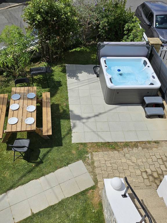 Gite with yard, barbeque & patio — photo 2