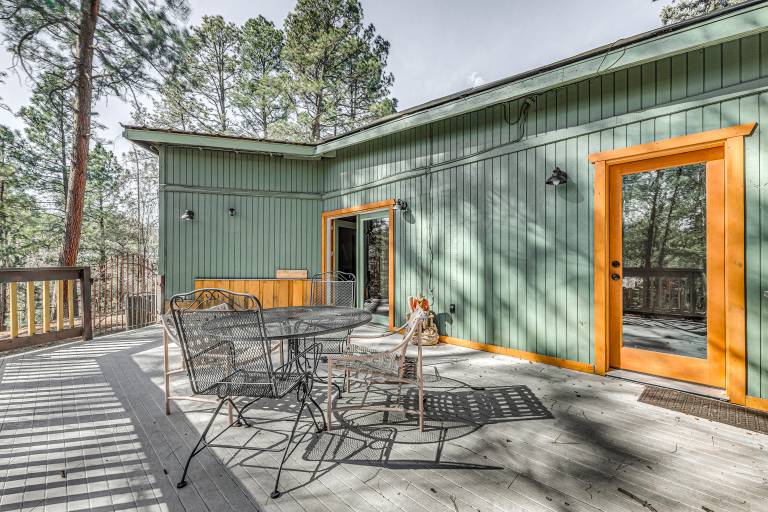 Walk to Midtown Ruidoso: Modern-Rustic Cabin — photo 3