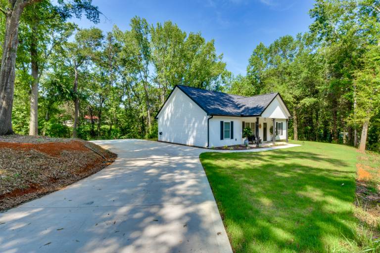 1 Mi to Lake Hartwell: Updated Retreat w/ Patio! — photo 2