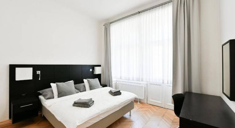 Serviced apartment with patio | Near Charles Bridge | Good for workation | Pet-friendly — photo 2