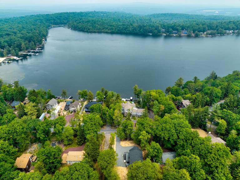 Lucky Buck by PMR, 7BR Luxury Cabin, Lake View, EV Charge, Sleeps 22 — photo 5