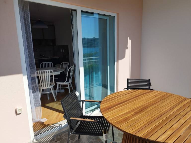 Two bedroom apartment near beach Okrug Gornji, Čiovo (A-25387-c) — photo 2