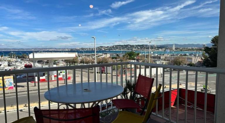 Rental apartment with terrace — photo 3