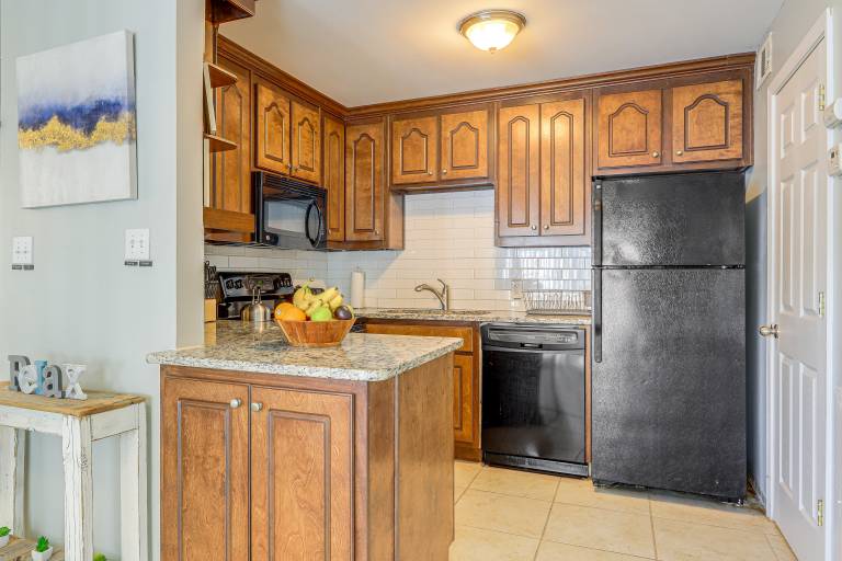 Steps to Park: Dog-Friendly Condo in Conyers! — photo 3