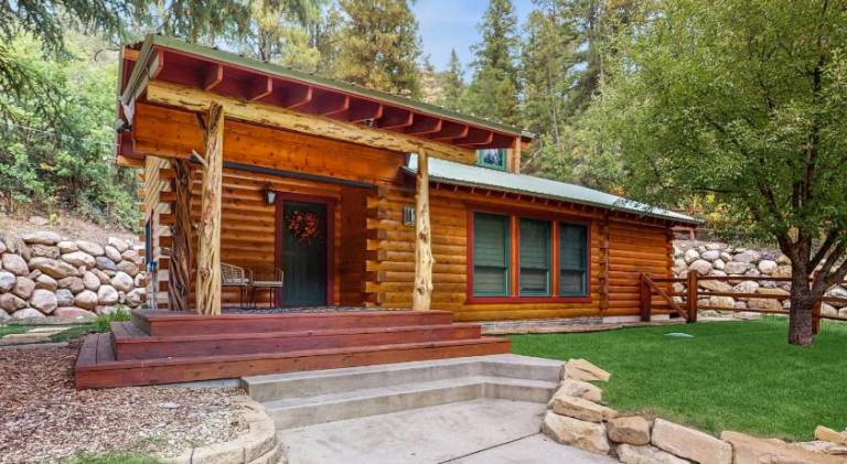 House with 1 room for 4 persons in Durango, CO