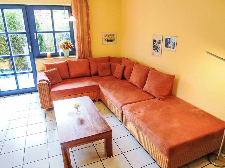 Rental apartment with BBQ, patio & yard — photo 2