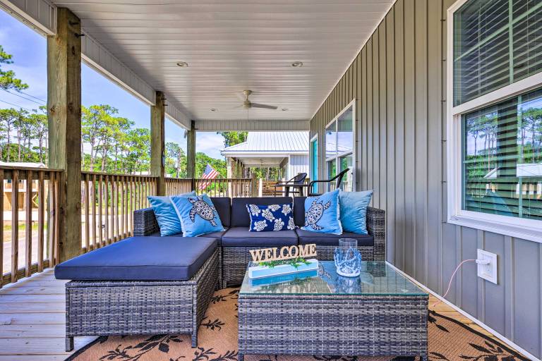 Dauphin Island Retreat: 2 Blocks to Beach! in Al