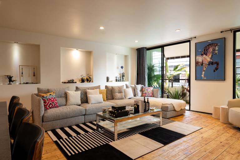 Villa with patio, garden & BBQ | Near Wat Chedi Luang | Perfect for remote work | Pets allowed in Chiang Mai