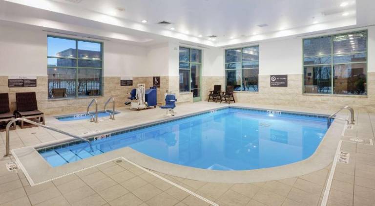 Hilton Garden Inn Chicago North Shore/Evanston — photo 4