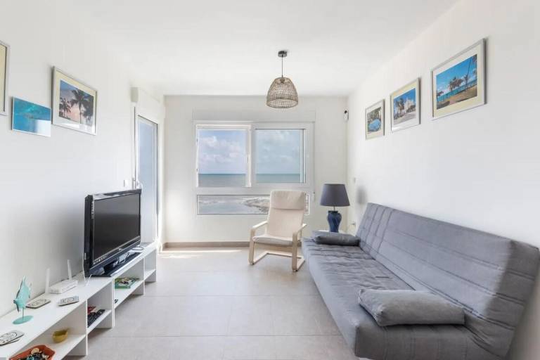 Fully equipped beautiful apartment with yard, pool & patio | Water view | Close to the beach | Good for workation | Pets allowed in Murcia