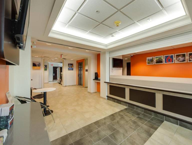 Motel 6 Brampton, ON - Toronto — photo 3