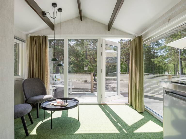 Vacation home with barbecue, yard & patio | Beach nearby | Pet-friendly — photo 3