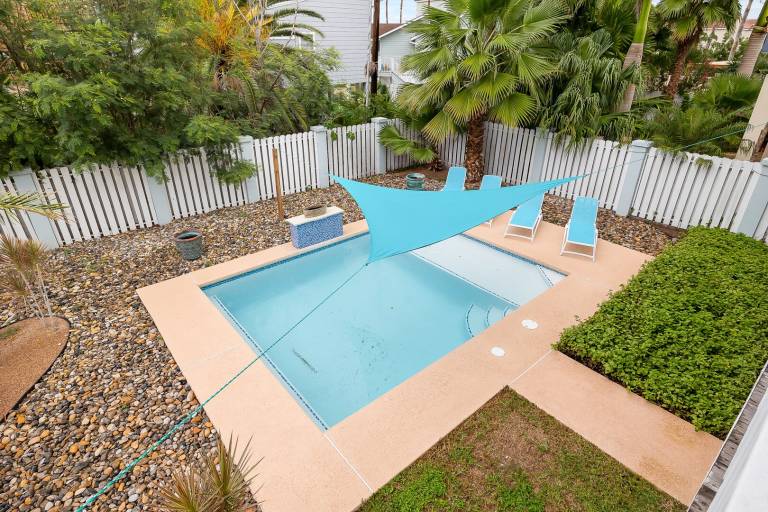 Vacation home with pool, patio & yard — photo 2