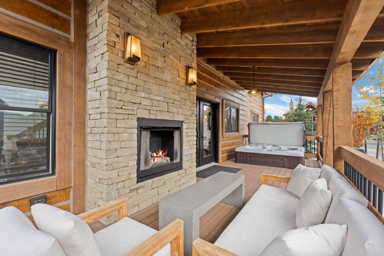 Cabin with barbecue, hot tub & terrace | Mountain view — photo 2