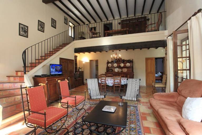 Fully equipped vacation home with pool, barbecue & yard | Perfect for remote work | Dogs allowed — photo 2