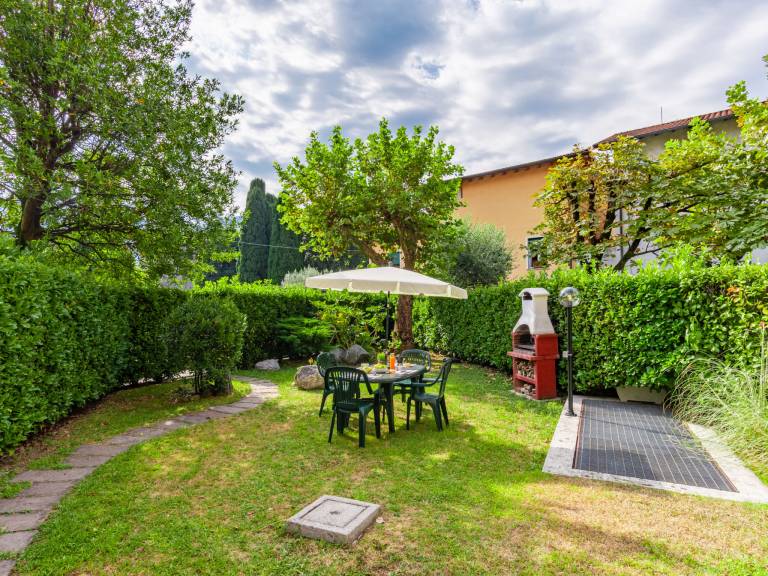 House with garden, terrace & BBQ — photo 4