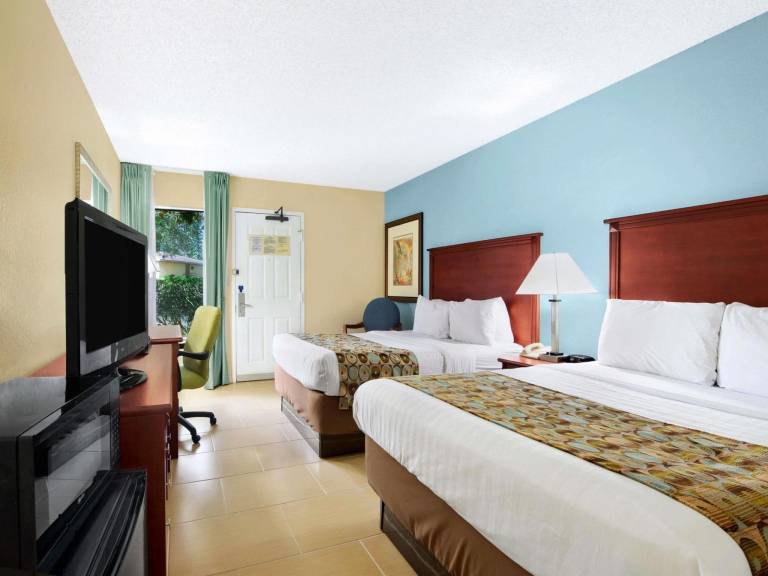 Baymont By Wyndham Gainesville I-75 — photo 2