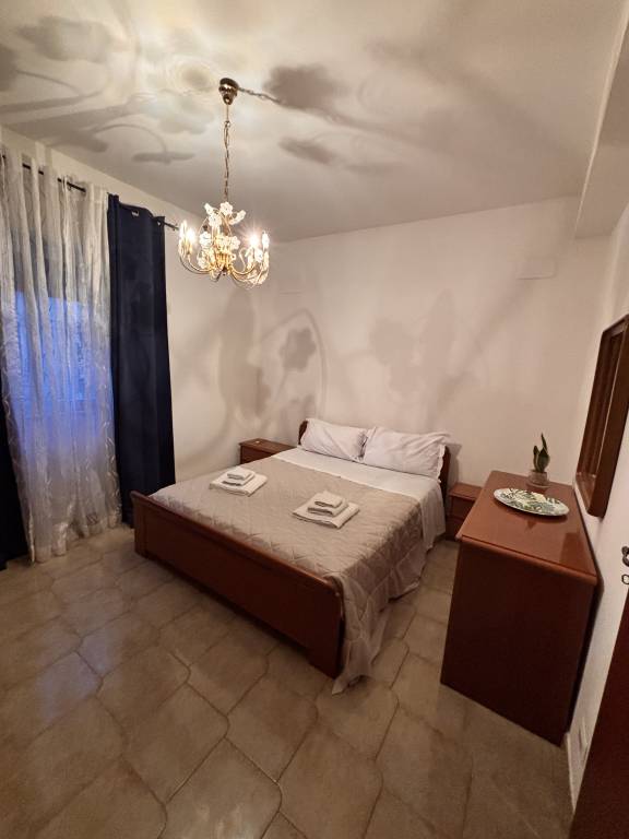 Appartamento Confortevole con Vista sulla Città e Montagna — photo 3