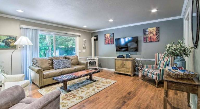 House Coos Bay