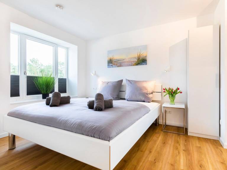 FeWo Dünenheide 2.2: Komfort-FeWo 90m² mit 2 Schlafzimmern, 2 Bädern & Meerblick in Binz