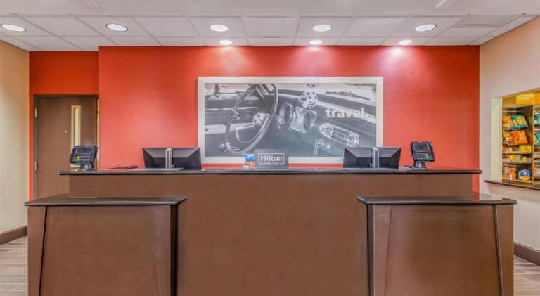 Hampton Inn & Suites Detroit/Airport-Romulus — photo 5