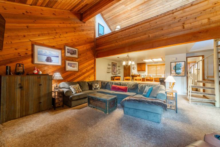 Family-friendly vacation home with jacuzzi & heated pool | Mountain view | Pets are welcome — photo 3
