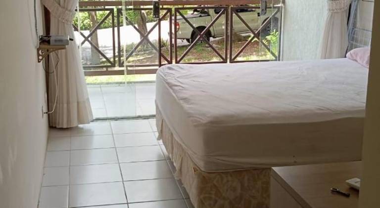 Serviced apartment with pool, terrace & yard — photo 2